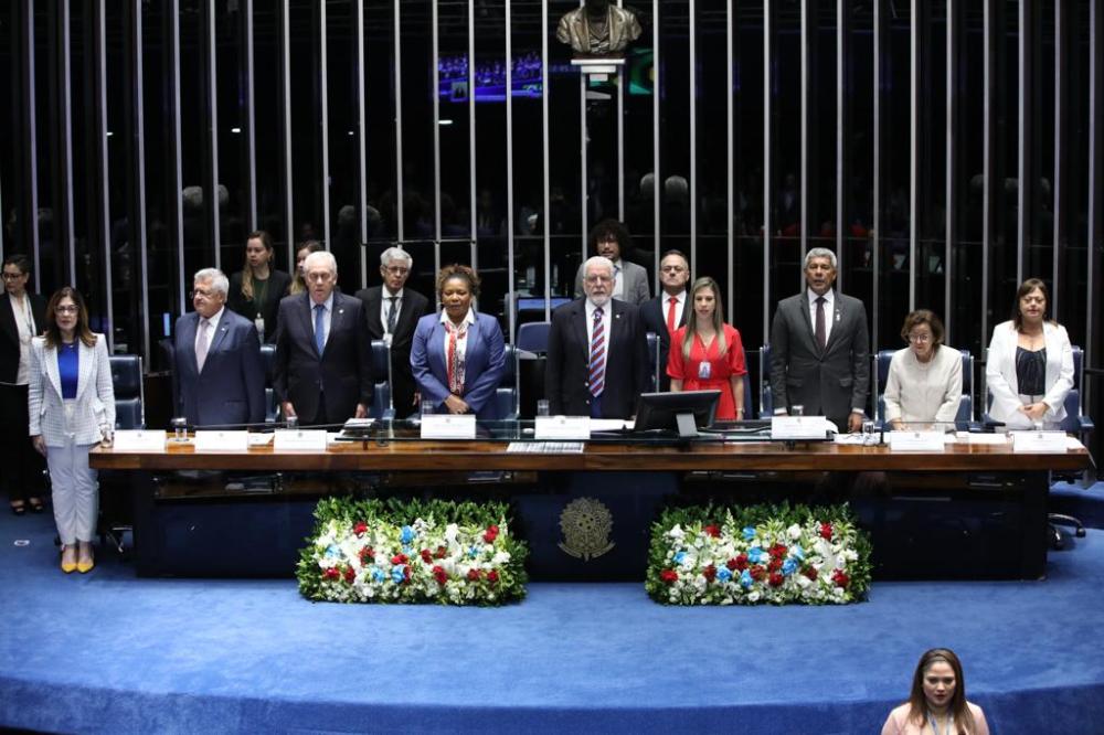 Jerônimo Rodrigues, governador da Bahia, participa de sessão solene que celebra os 200 anos do 2 de Julho. 