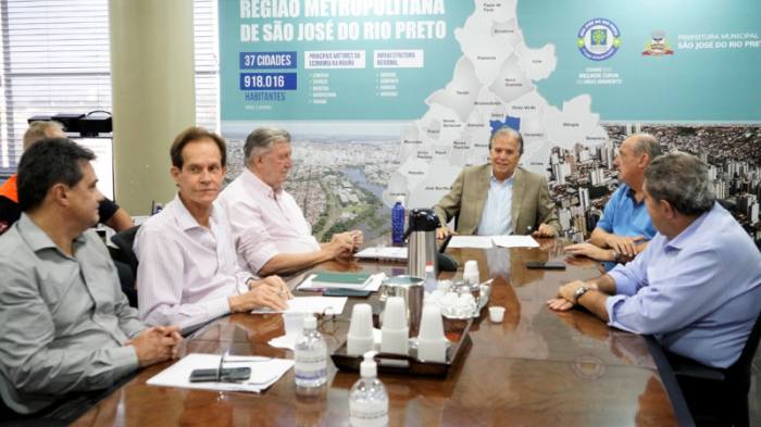 Prefeito assina ordem de serviço para duplicação de avenida do Anel Viário