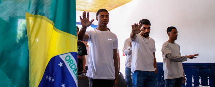 Jovens De I Na Realizam Juramento Bandeira Para Dispensa De Incorpora O