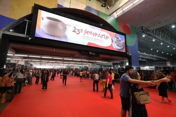 Governadora Raquel Lyra abre 23ª edição da Fenearte