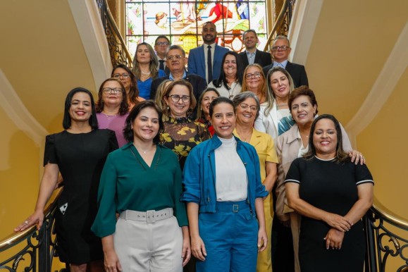 Novos gerentes regionais de educação tomam posse em Pernambuco