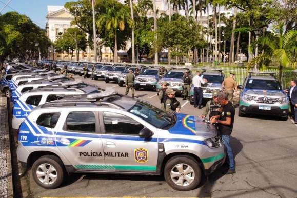 Governadora Raquel Lyra entrega 100 viaturas e sete mil coletes para o reforço no combate à violência em Pernambuco