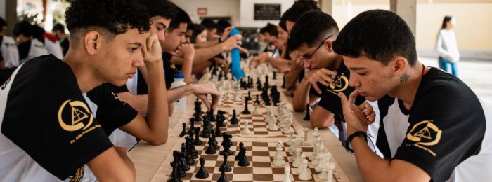 Projeto de xadrez mobiliza escola e melhora desempenho dos estudantes