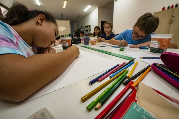 Agenda cultural tem dezenas de cursos, noite no MON e Tiomkin na Lapa