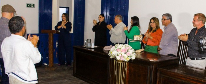 Autora iunense faz lançamento de livro baseado em histórias reais de abuso doméstico