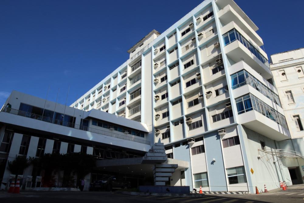 Governo do Estado abre 246 leitos, sendo 70 de UTI, e acelera transferências de pacientes.