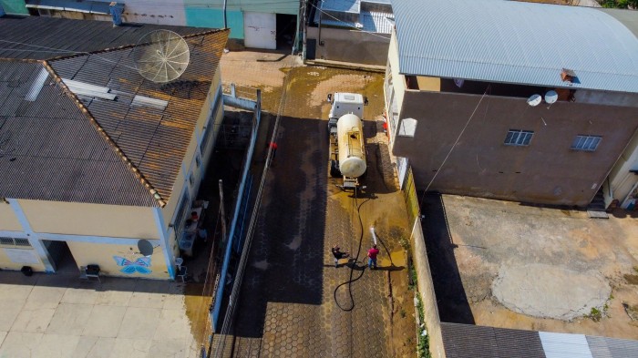 Prefeitura realiza limpeza de ruas em Nossa Senhora das Graças