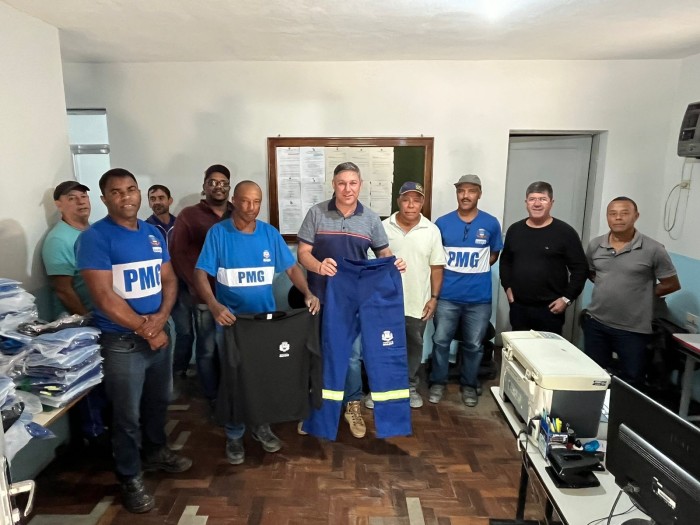 PREFEITURA DE GUAÇUÍ REALIZA ENTREGA DE NOVOS UNIFORMES PARA SERVIDORES DA SECRETARIA DE OBRAS