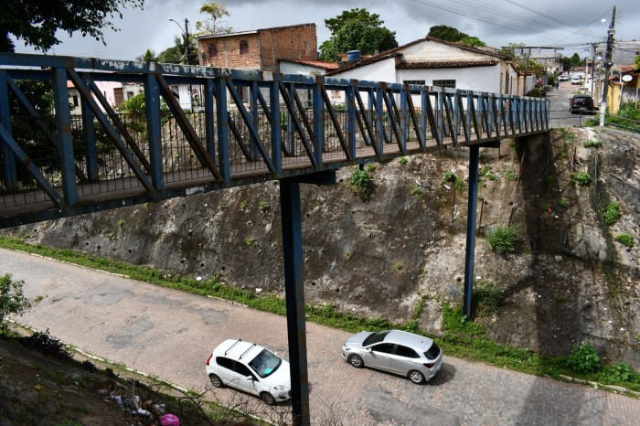 Prefeitura iniciará obra de recuperação da passarela da rua Alto do Corte