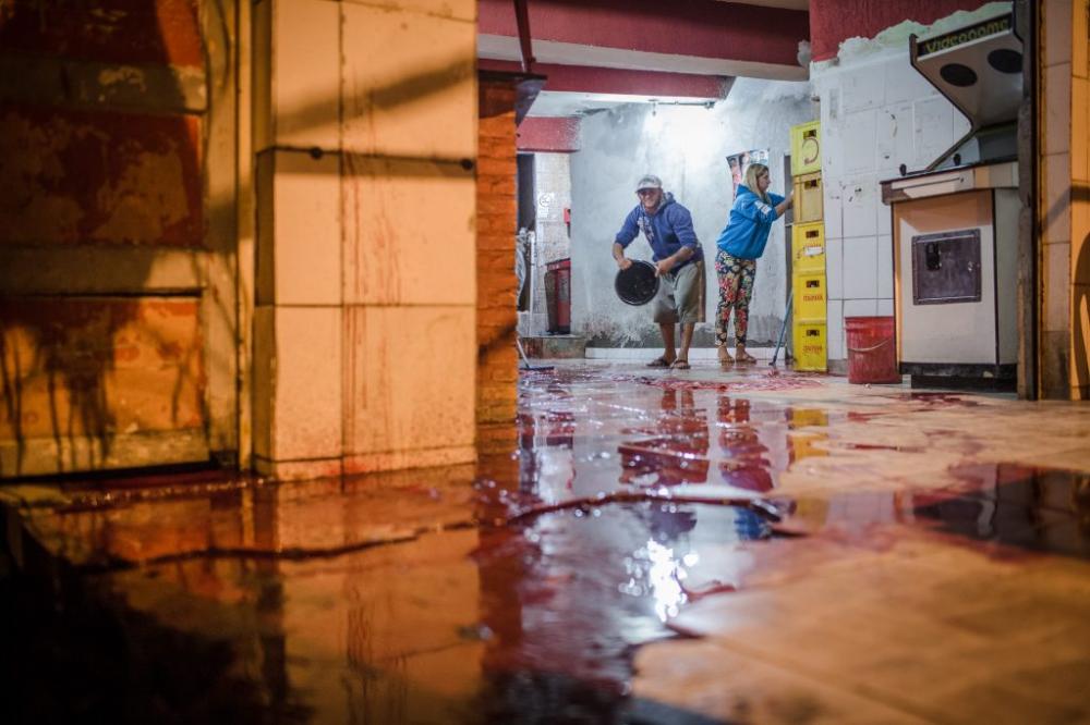 CHACINAS POR VINGANÇAS E REPRESSÃO AS MANIFESTAÇÕES NAS FAVELAS: A ESCALADA DE ATENTADOS AOS DIREITOS CIVIS NO BRASIL.