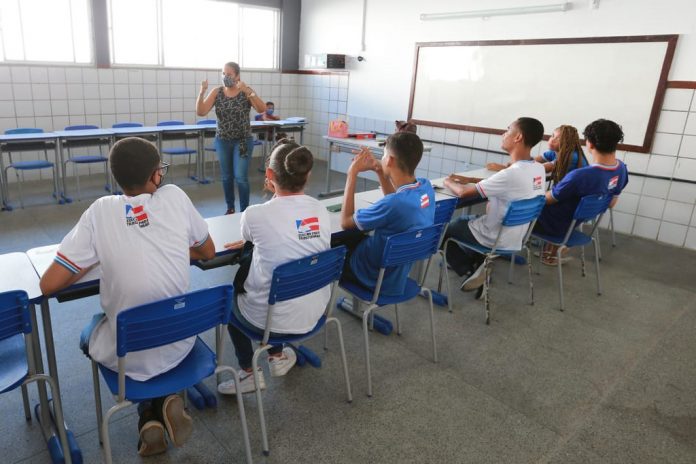 Governo do Estado da Bahia paga R$ 2,65 bilhões de precatórios para professores.