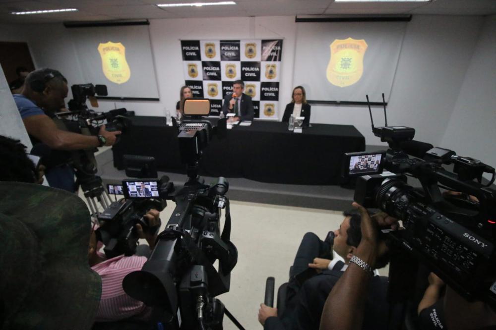 SSP anuncia a prisão de três suspeitos do assassinato de Bernadete Pacífico; quarto suspeito é procurado.