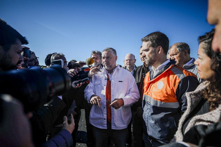 Governo garante que não faltarão recursos para municípios gaúchos atingidos por chuvas.