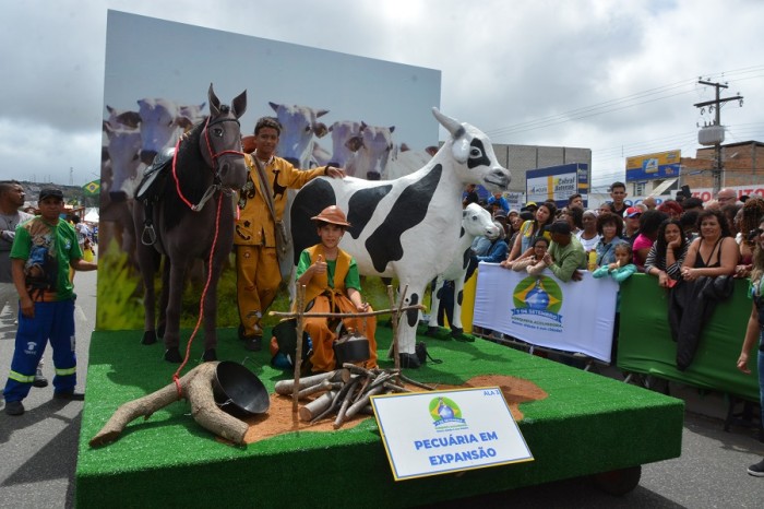 Desfile de 7 de setembro destaca desenvolvimento de Vitória da Conquista e homenageia migrantes