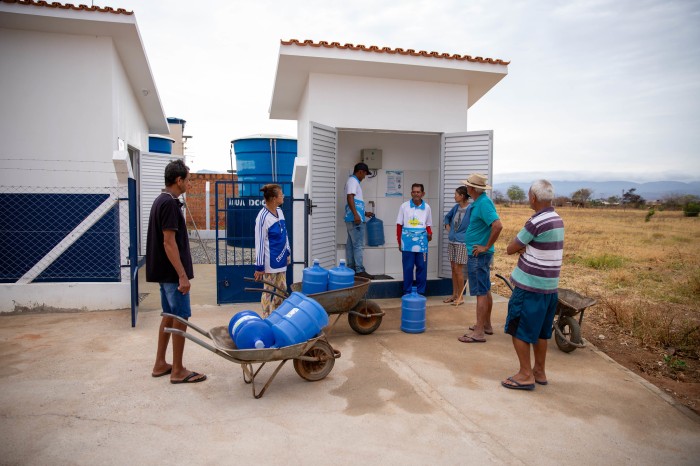 Em operação há um ano, sistema de dessalinização bota ponto final nos problemas com a água potável em distritos rurais do Norte de Minas
