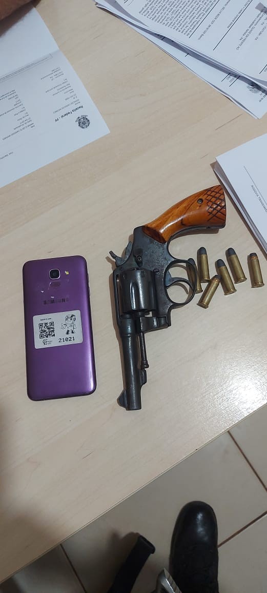 15º BPM prende homem por porte ilegal de arma de fogo