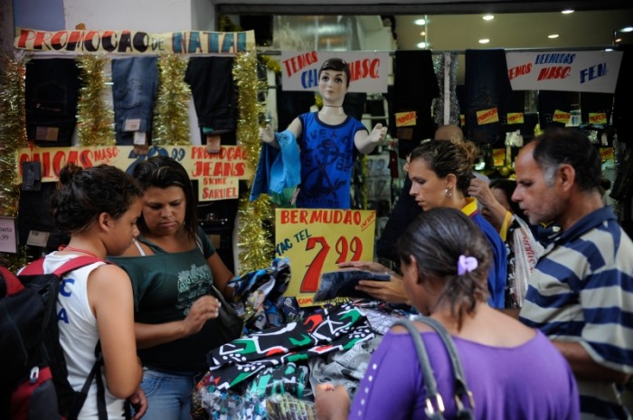 Vendas no comércio varejista crescem 0,7% em julho, diz IBGE