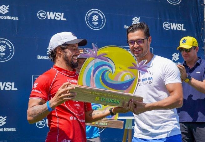 Ian Gouveia e Arena Rodriguez vencem etapa do Circuito Banco do Brasil de Surfe em Maresias