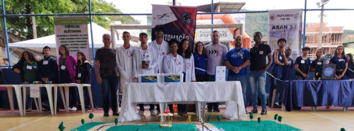 Estudantes criam projetos de tecnologia e inovação na 1ª Feira de Robótica realizada pela regional de ensino de Manhuaçu