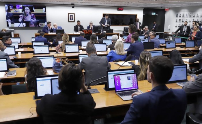 Comissão especial pode votar nesta quarta relatório sobre proposta que anistia partidos políticos com irregularidades