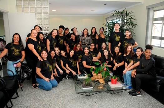 Grupo de Balé do PDA visita Fundo Social de Solidariedade de PG