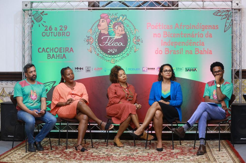 FLICA anuncia programação e confirma presença do baiano Tiganá Santana e da nigeriana Oyèrónkẹ Oyěwùmí.