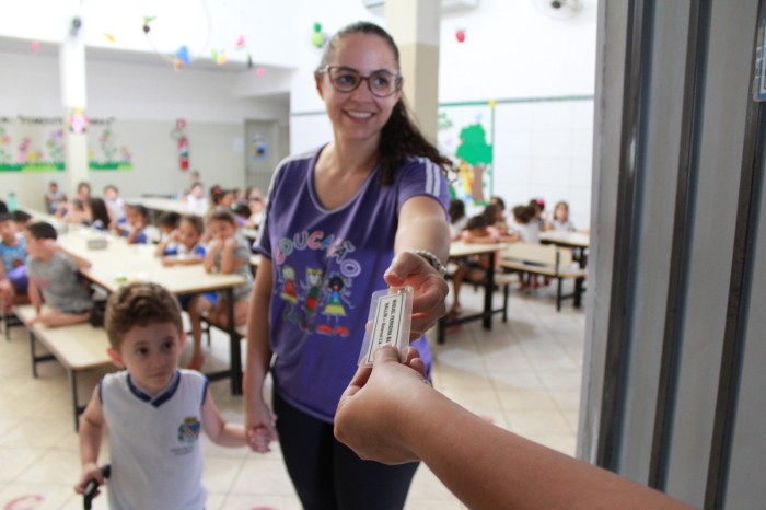 Educação Municipal institui cartão para segurança na retirada de alunos nas Emebs