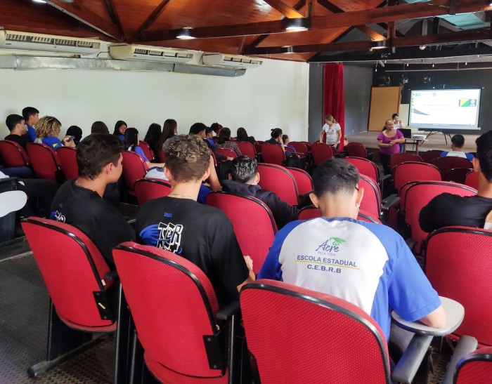 SEE promove atividades para sensibilizar alunos na participação do Sistema de Avaliação da Educação Básica