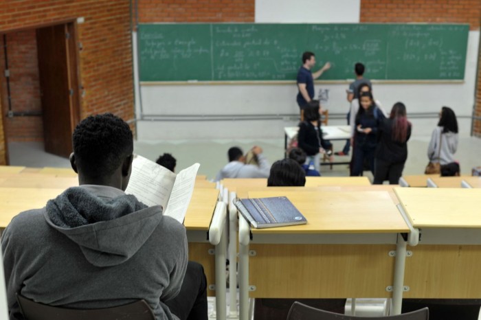 Escolas particulares terão um reajuste médio de 9% em 2024