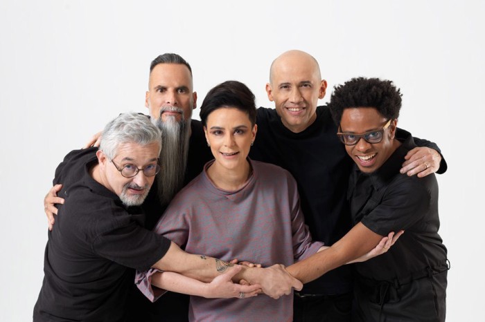 Teatro Guaíra recebe show de 30 anos da banda Pato Fu no sábado