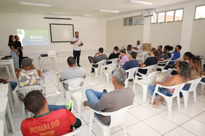 Médicos veterinários e agentes de endemias passam por capacitação para campanha antirrábica em Petrolina 