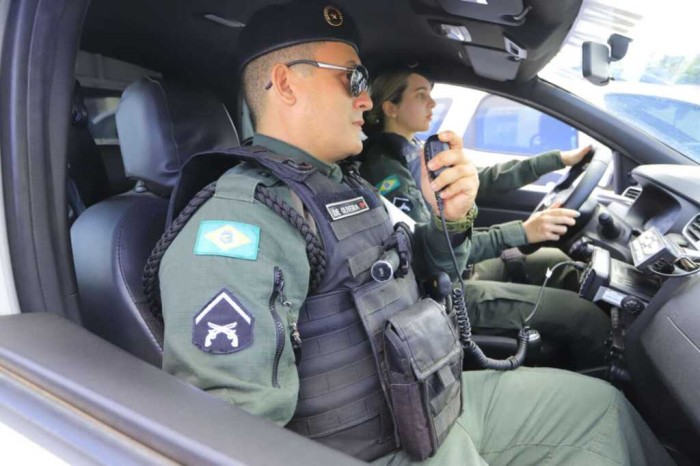 PMCE captura homem em flagrante suspeito de violência doméstica contra a própria mãe em Poranga