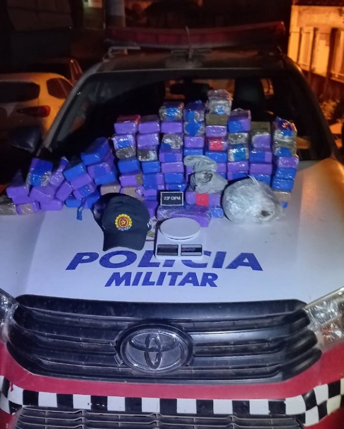 23ª CIPM apreende mais de 40kg de drogas e recupera motos