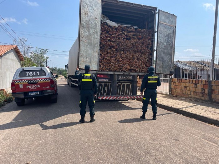 BPRv apreende veículo com carga de madeira sem documentos em Nova Ipixuna