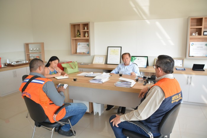 Prefeito de Bataguassu recebe representantes da Defesa Civil para levantamento de danos causados por chuvas e vendaval no município