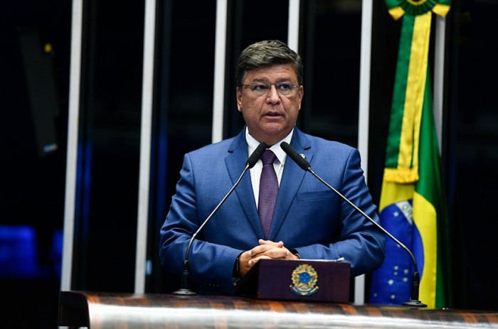 Viana propõe atualização das normas da aviação civil