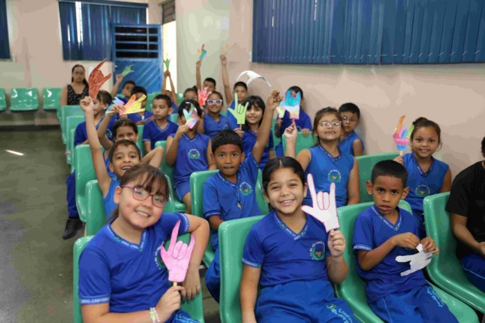 Projeto de musicalização teatral por meio da Libras promove a inclusão em escola da rede pública