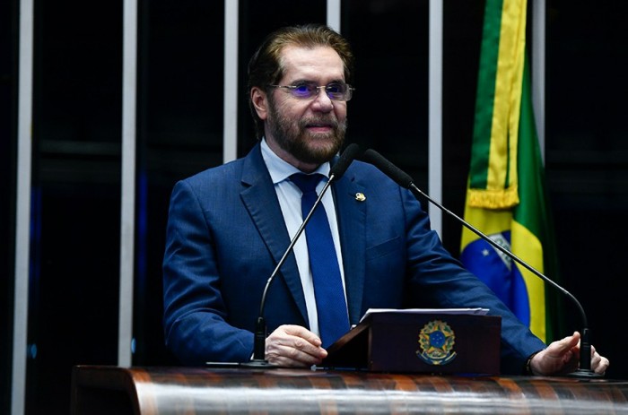 Plínio critica fala de Gilmar Mendes sobre prazo de mandato de ministro do STF