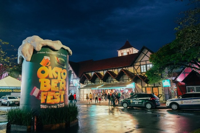 Governador e secretário do Turismo participam da abertura oficial da 38ª Oktoberfest de Blumenau