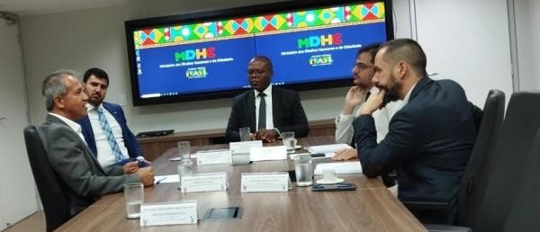 Com o Ministro dos Direitos Humanos e da Cidadania, vereador pede políticas pública para idosos em vulnerabilidade e para os moradores de rua