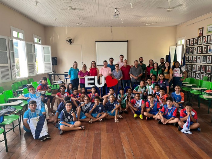 PREFEITURA DE GUAÇUÍ REALIZA ENTREGA DE UNIFORMES ESPORTIVOS PARA ESCOLAS DA REDE MUNICIPAL
