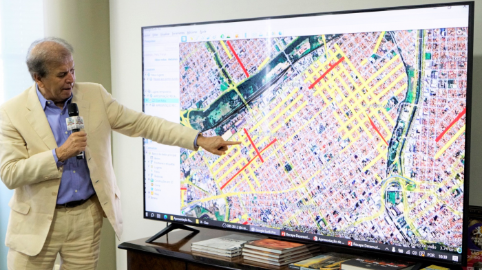 Prefeito assina ordem de serviço para recapear 94 quilômetros de vias