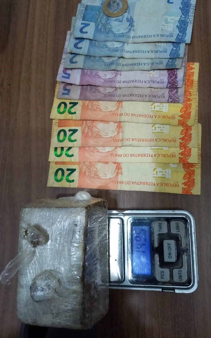 9º BPM prende suspeita por tráfico de drogas em Curralinho