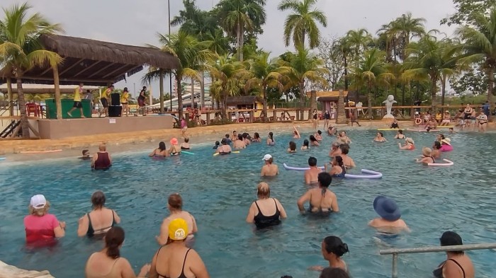 Secretaria de Assistência Social leva 120 pessoas ao HotPlanet