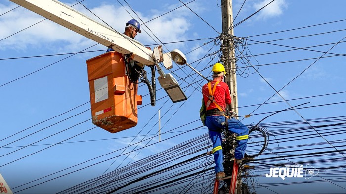 Prefeitura de Jequié avança na modernização da iluminação pública com instalação de luminárias LED no Joaquim Romão e Curral Novo