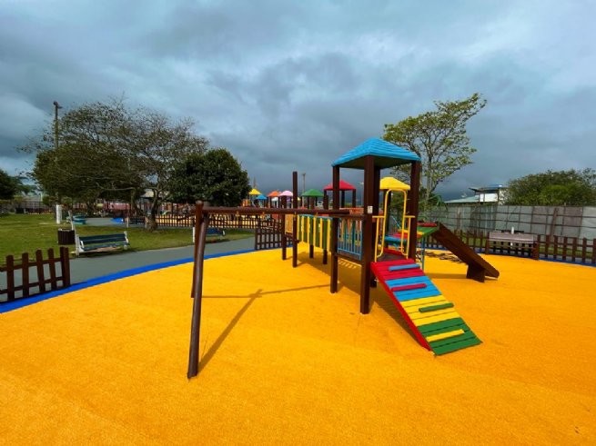 Prefeitura de São Sebastião reabre Parquinho Infantil da Rua da Praia após revitalização