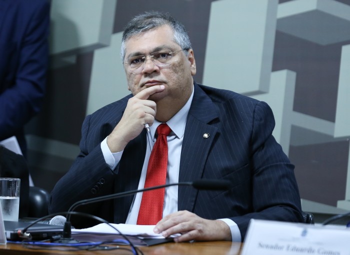 Dino não comparece à comissão da Câmara e quer ser ouvido em plenário 