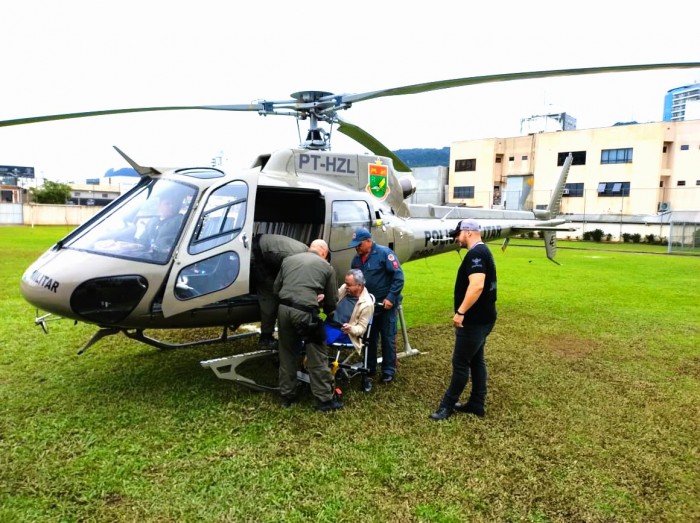 Em área castigada pelas cheias, Saúde realiza transferência aérea de pacientes que necessitam de hemodiálise