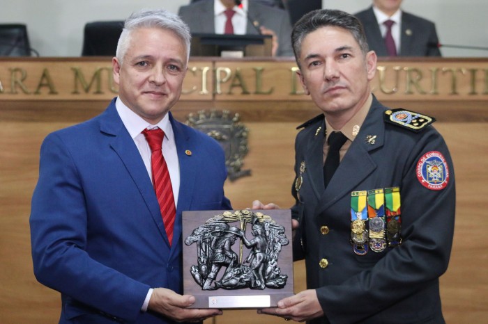 Comandante-Geral do Corpo de Bombeiros recebe título de Vulto Emérito de Curitiba