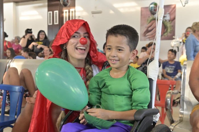 Hospital infantil realiza festa do Dia das Crianças com o tema de super-heróis 
